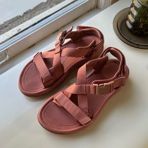 Teva Hurricane Verge Sandal in Aragon